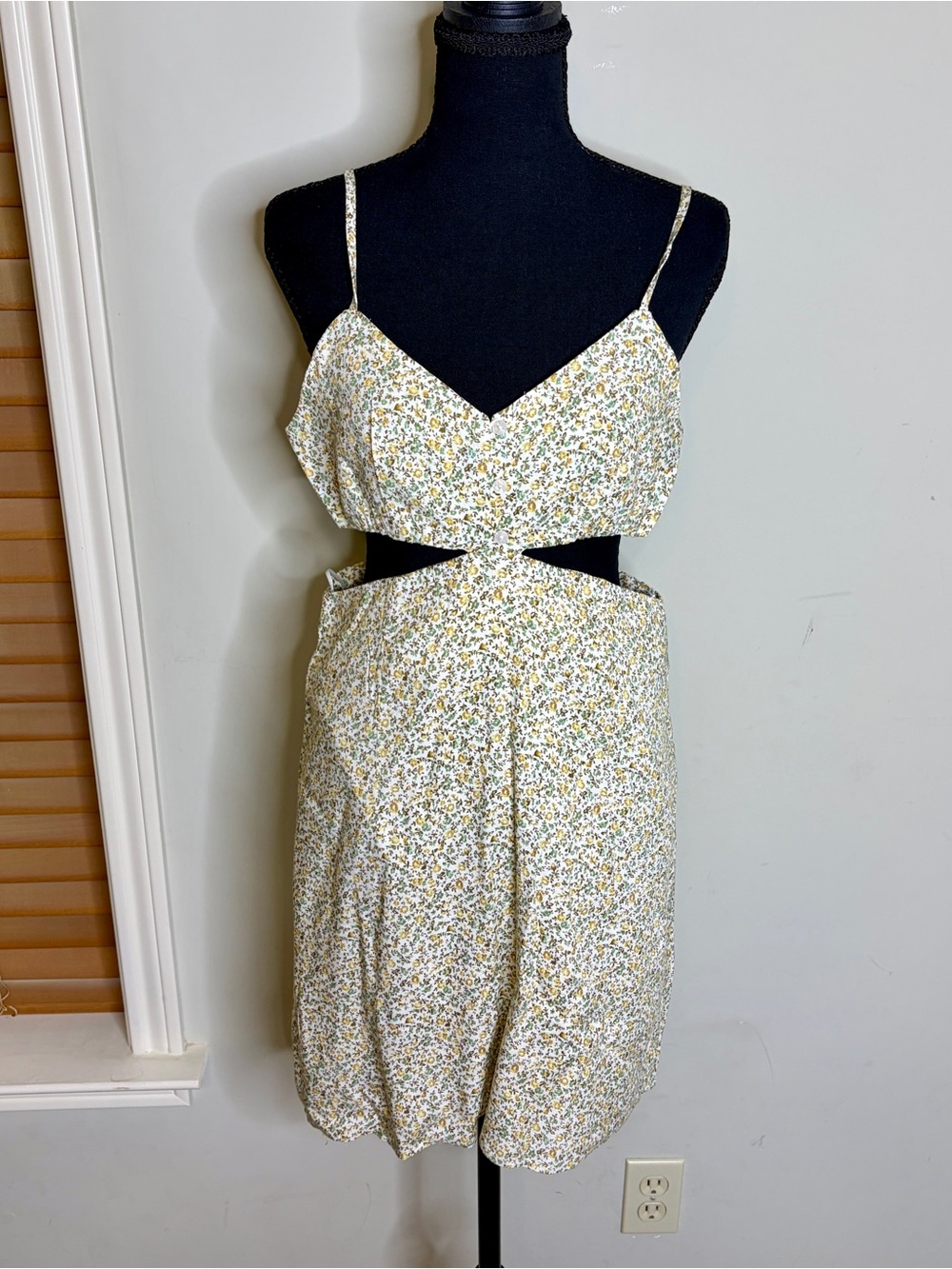 Mini Dress Floral Cutout Spaghetti Strap Dress — White/Yellow NWT Medium